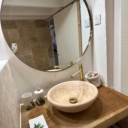 Apartment Coeur Cannois Avec Terrasse, Clim Et Jacuzzi Cannes