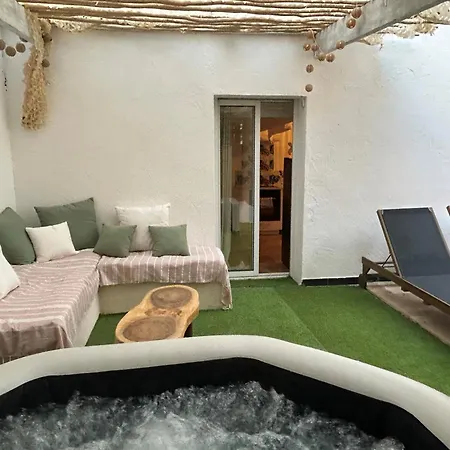 Apartment Coeur Cannois Avec Terrasse, Clim Et Jacuzzi *