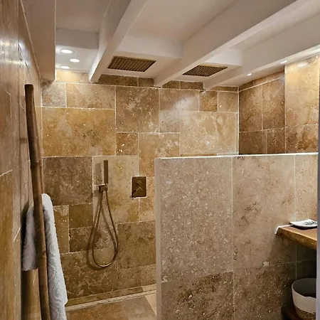 Appartamento Coeur Cannois Avec Terrasse, Clim Et Jacuzzi Cannes